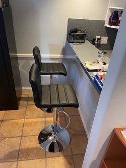 2 black stools