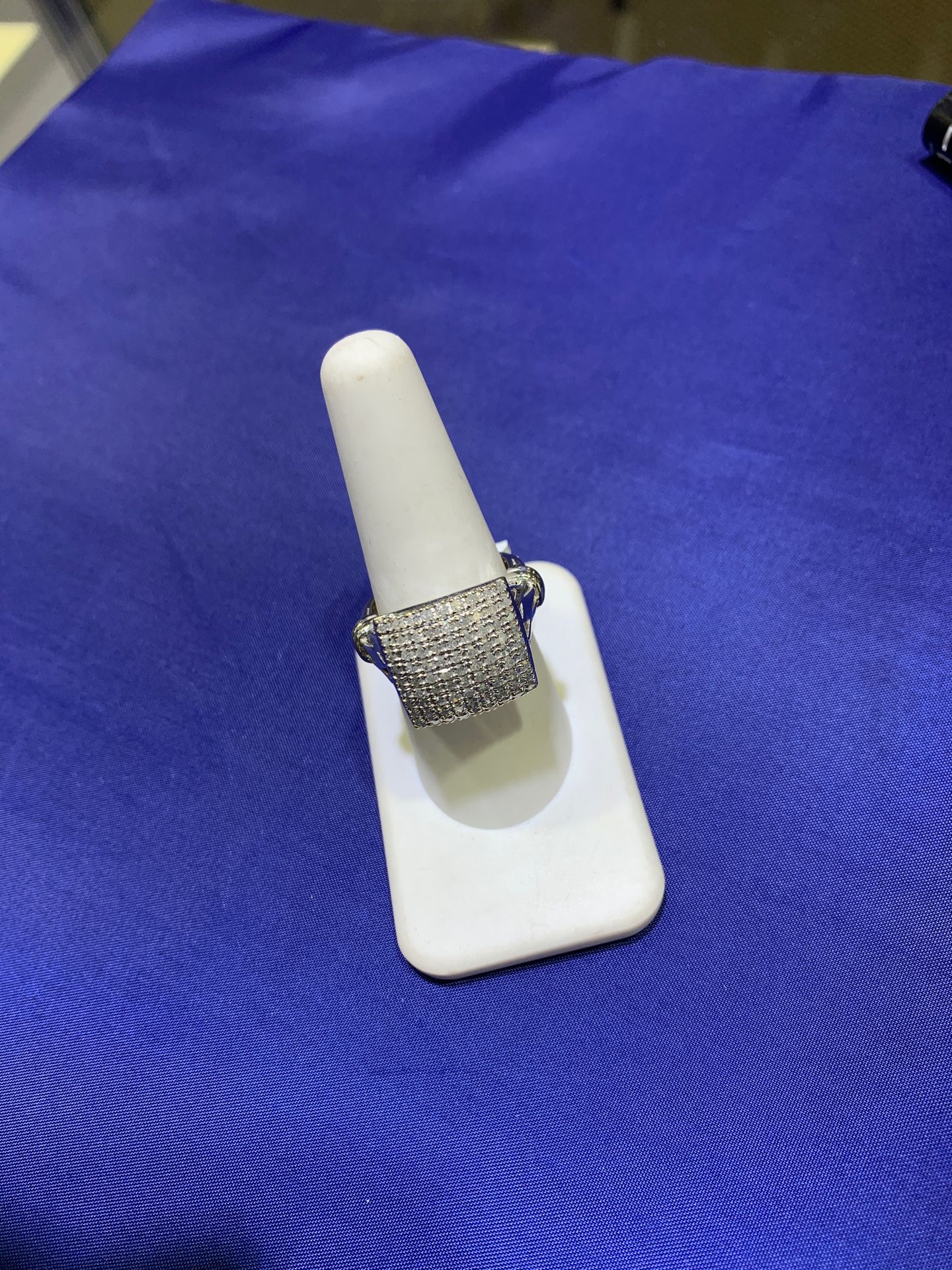 14K Woman’s diamond ring