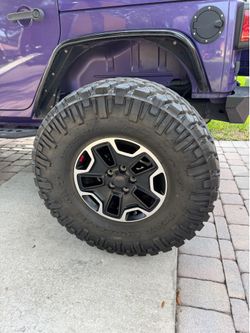 Nitto Trail Grappler M/T 37x12.50R17 LT Tire on 2017 Jeep Rubicon Unlimited Wheel