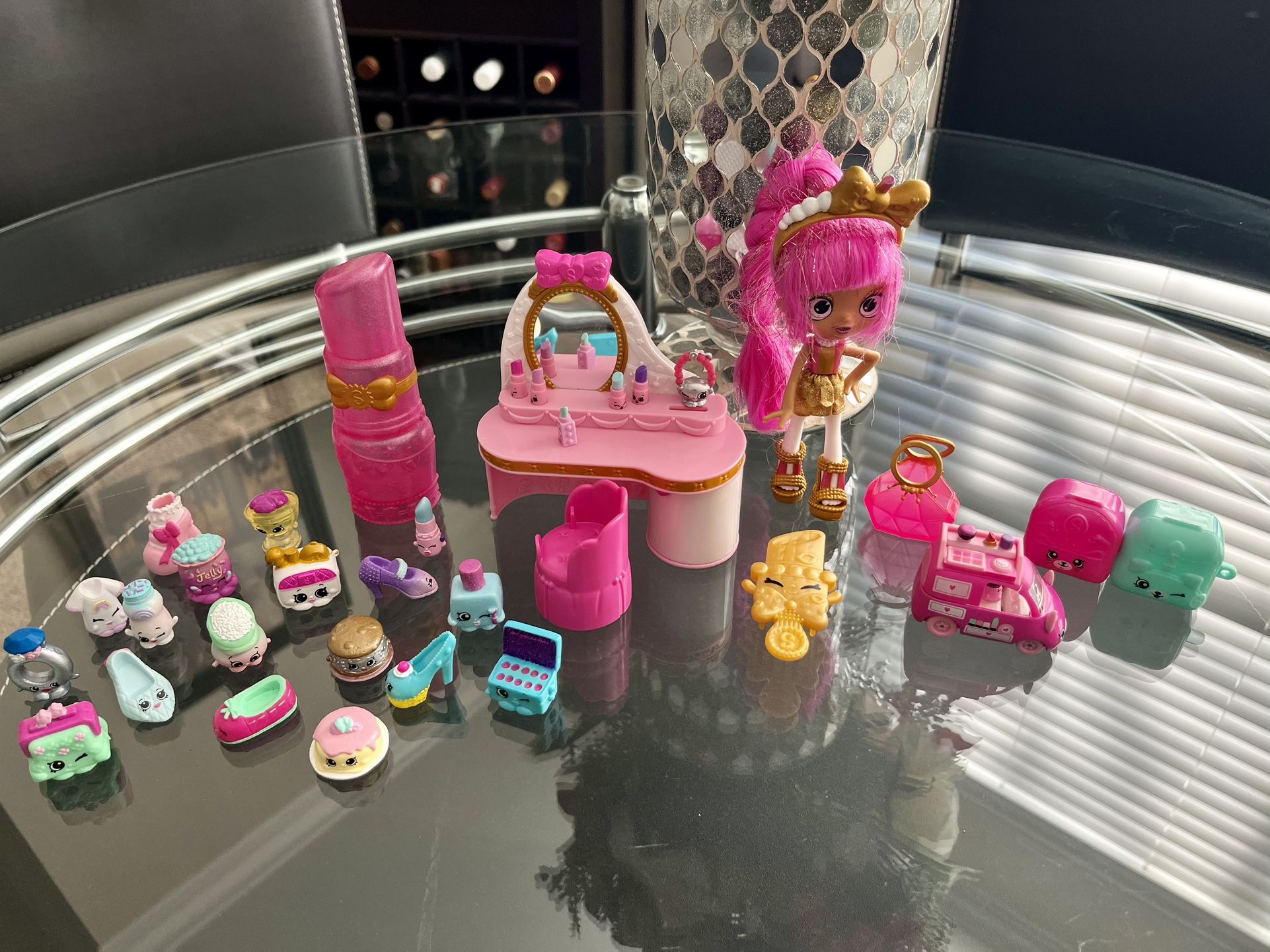 Shopkins Shoppies Lippy Lulu's Beauty Boutique Toy Playset & 20+ Bonus Shopkins