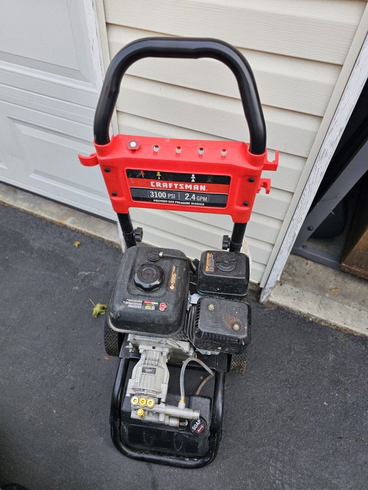 Craftsman 3100 PSI GAS Pressure Washer W/accessories