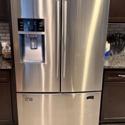 🔥 FOR SALE: Samsung 28 cu. ft. French Door Refrigerator – Stainless Steel – Excellent Condition! 🔥