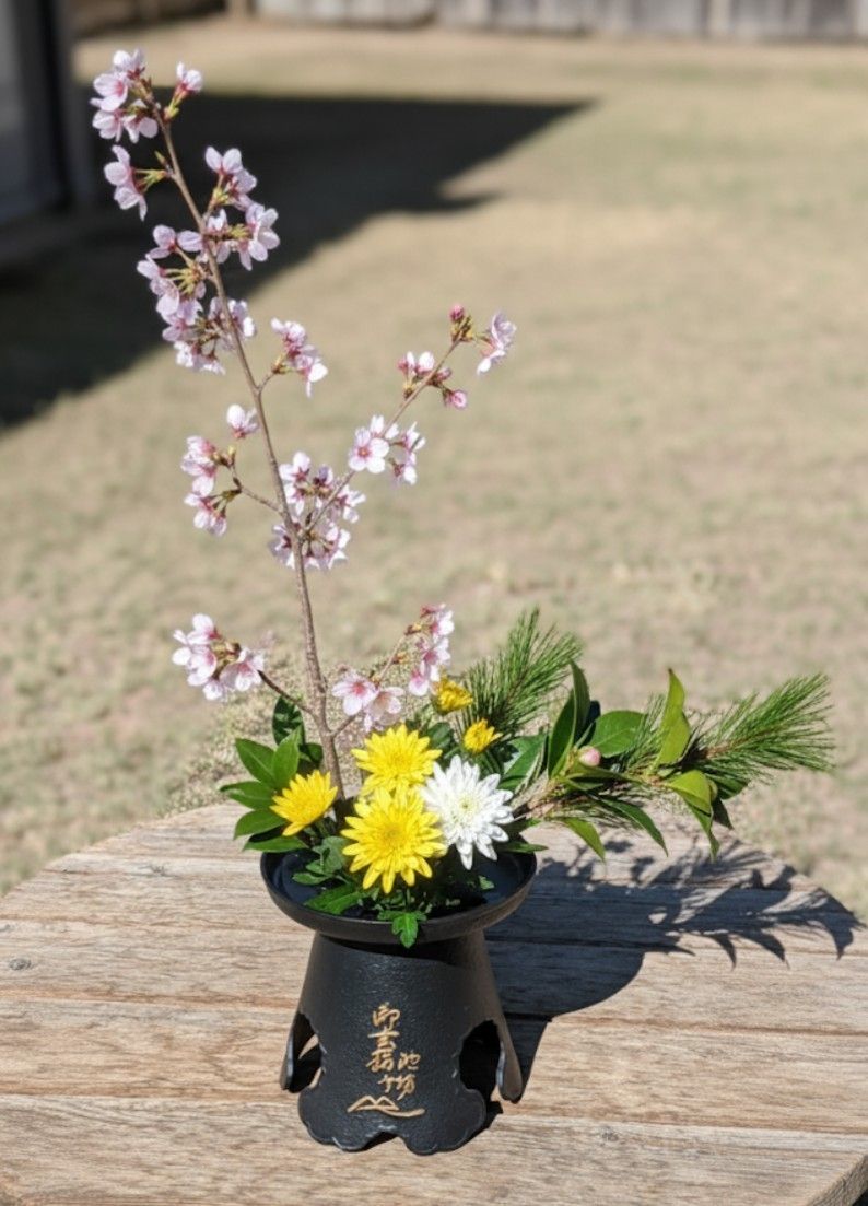 Vintage Japanese Cast Iron Usubata Vase for Ikebana (Ikenobō School)