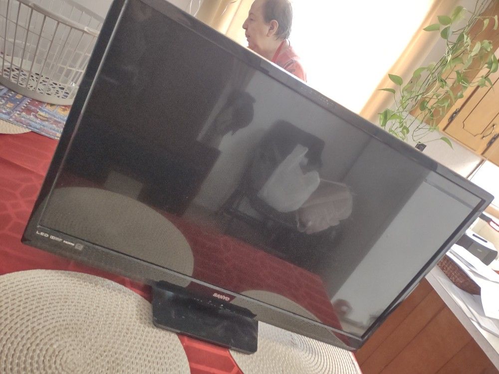 32" Sanyo Plasma ..Very Good Condition With ,Control