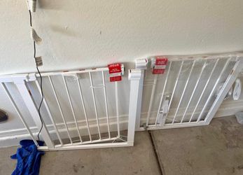 Wide Adjustable Pet Gate / Safety Gate - Fits Openings 29” - 38”