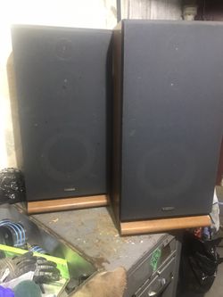 Fisher Wood Grain Speakers
