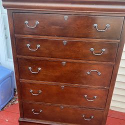 Dresser 