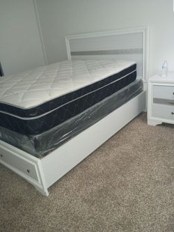 3piece bedroom set  with Lamp