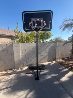 Basketball ball hoop