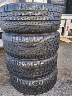 1 set of 225/55/R17  with 80% of tread or life  TOYO TIRE CELSIUS SPORT HABLAMOS ESPAN̈OL
