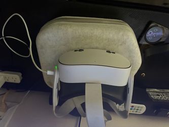 Meta Quest S’S VR Headset with Carrying Case