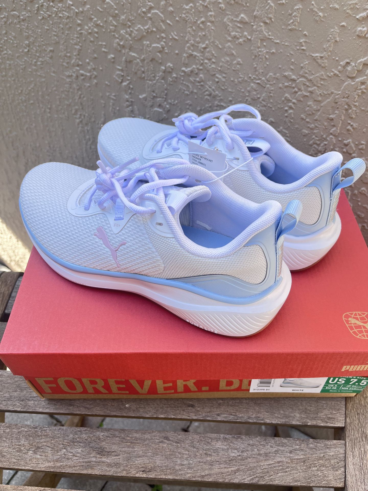 Puma Sneakers Women’s size US 7.5