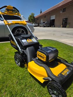 DEWALT 20V MAX XR BRUSHLESS CORDLESS 21-IN SELF PROPELLED LANW MOWER TOOL ONLY NEW