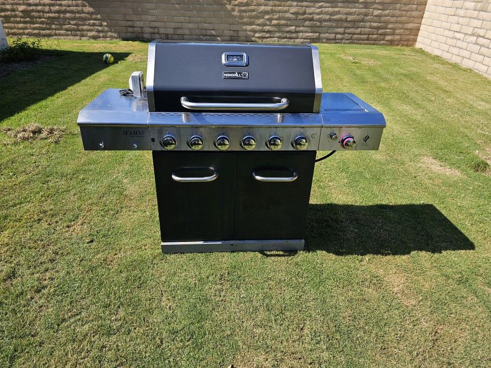 Nexgrill
Deluxe 6-Burner Propane Gas Grill in Mocha with Ceramic Searing Side Burner