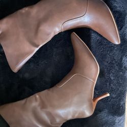 Coutgo Brand New Woman's Boots