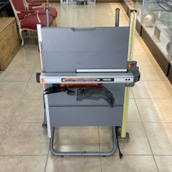 RIDGID TABLE SAW WITH BEVEL LOCK LEVER.