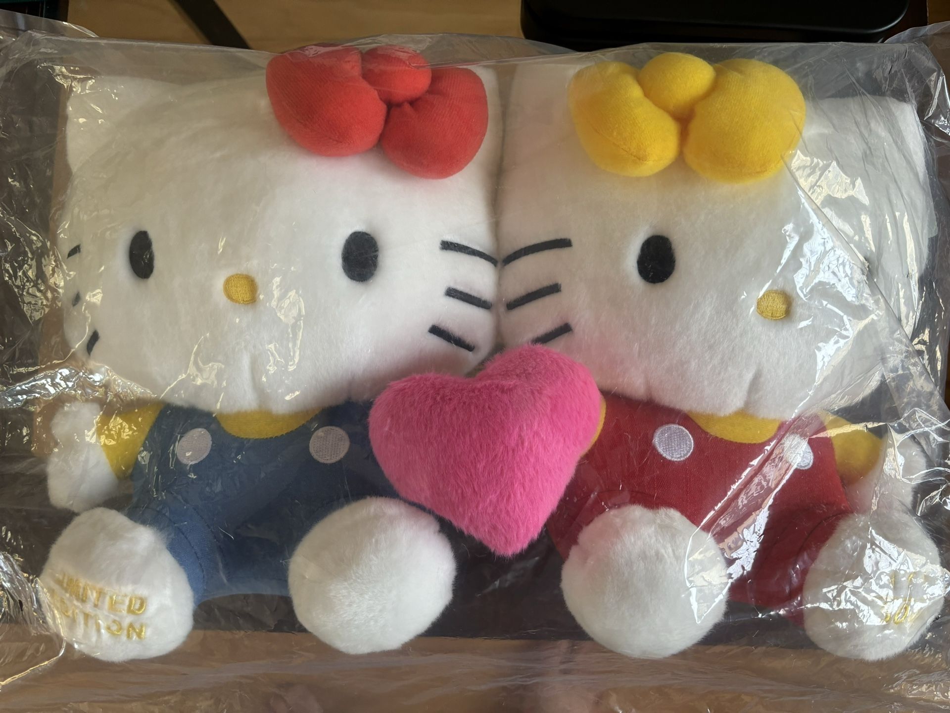 2024 SDCC EXCLUSIVE 50th Anniversary Hello Kitty and Mimmy w/ Heart plush LE 300