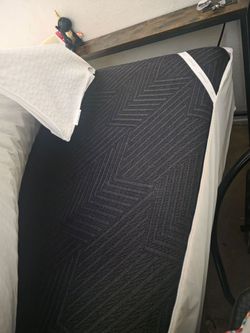 Free King Size Matress and reclining base with massage features and remote