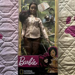 Barbie National Geographic Wildlife Conservationist Doll Set w/ Monkeys