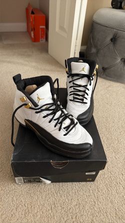 Air Jordan 12 retro(GS) size 4.5Y