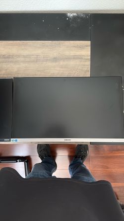 2 Samsung Monitors with dual stand