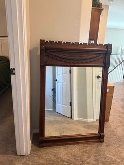 Antique-Style Wood Carved Wall Mirror