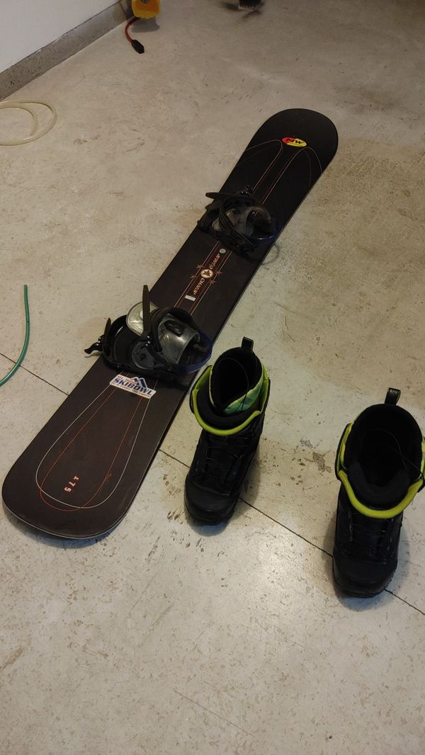 175 airwalk snowboard with bindings and boots for Sale in Vancouver, WA OfferUp