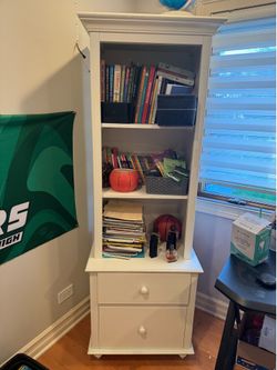 Bookshelf with 2 drawers