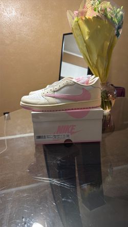 Jordan 1 Low Travis Scott ‘ Shy Pink’ size 10
