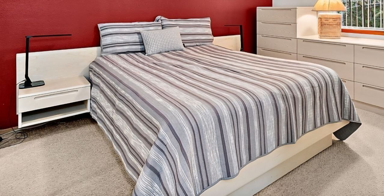 Queen bed frame and two matching nightstands Denmark