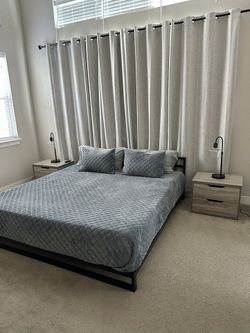 Nightstands / Bedside Tables 