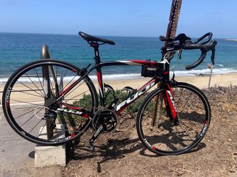Fuji granfondo 20 speed small 49c lightweight carbon fiber frame with Shimano ultegra components