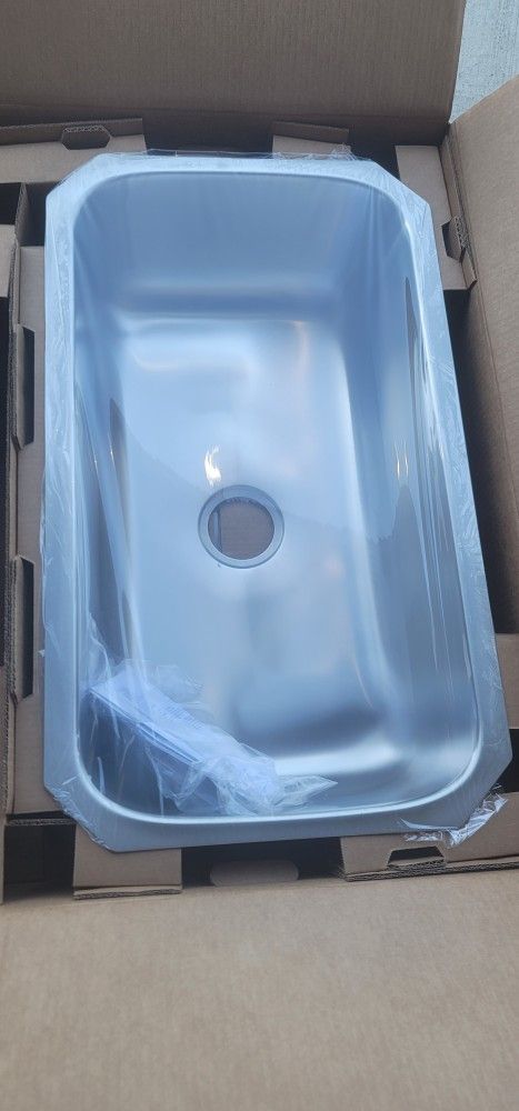 Stainless Undermount Sink / McAllister