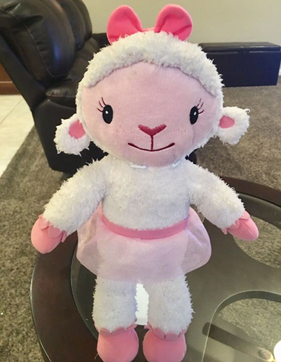 DOC MCSTUFFIN TALKING LAMBIE PLUSH! SUPER CUTE