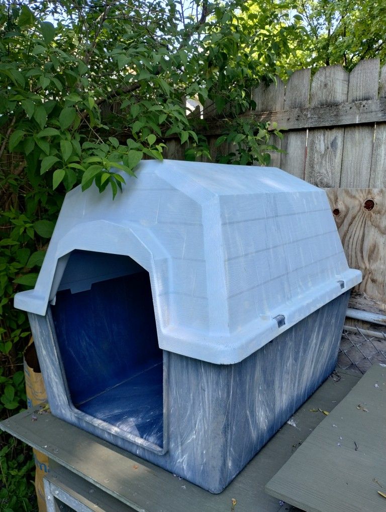 Heavy Duty Plastic Dog House