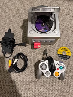 Nintendo GameCube Console Bundle Silver