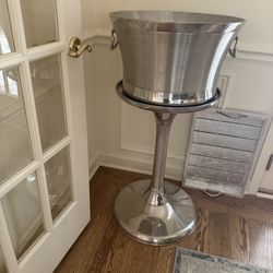 Frontgate Stand And Tub