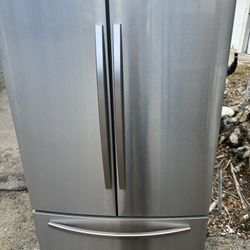 REFRIGERATOR SAMSUNG 36” Like New 