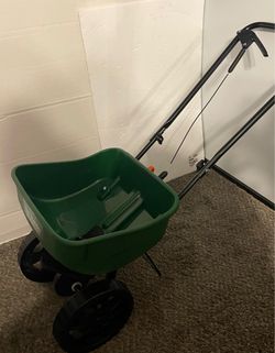 Scotts Turf Builder EdgeGuard Mini Broadcast Spreader - Spreader for Lawn Fertilizer, Weed & Insect Control, Grass Seed, and Ice Melt, Holds Up to 15,