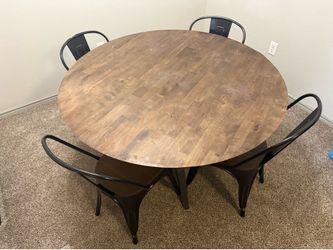 Round Dining Table w/ 4 Chairs