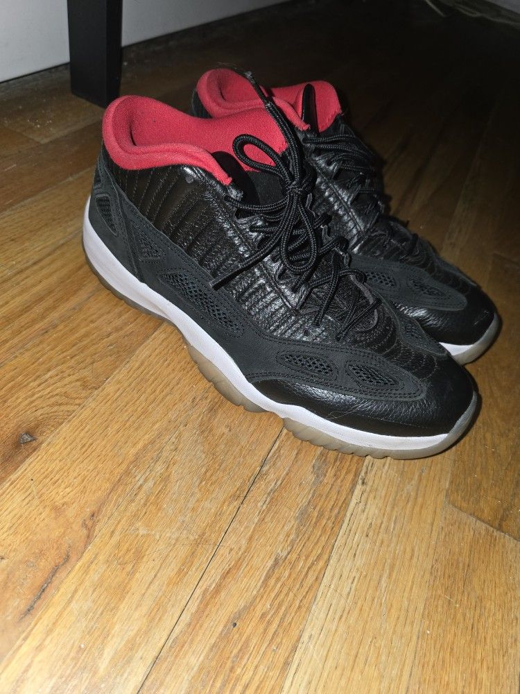 Jordan 11 Low IE Size 11.5