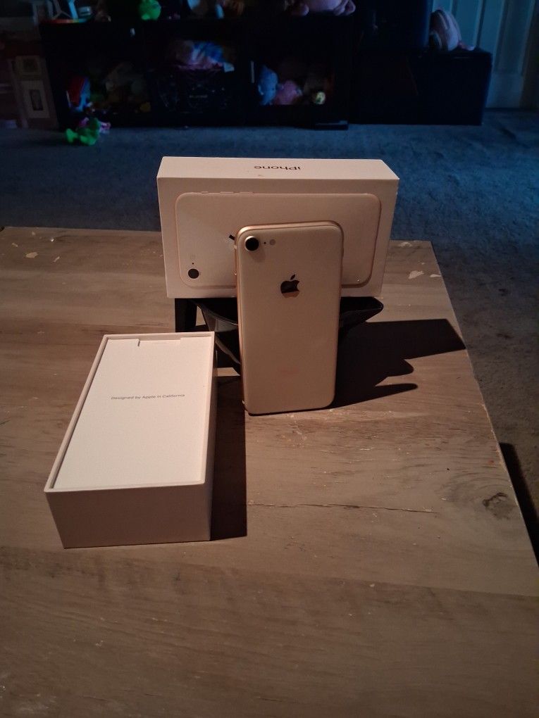 iPhone 8 (LIKE NEW)