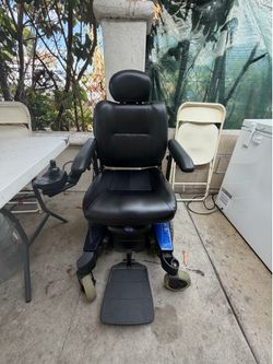 Electronic wheelchair