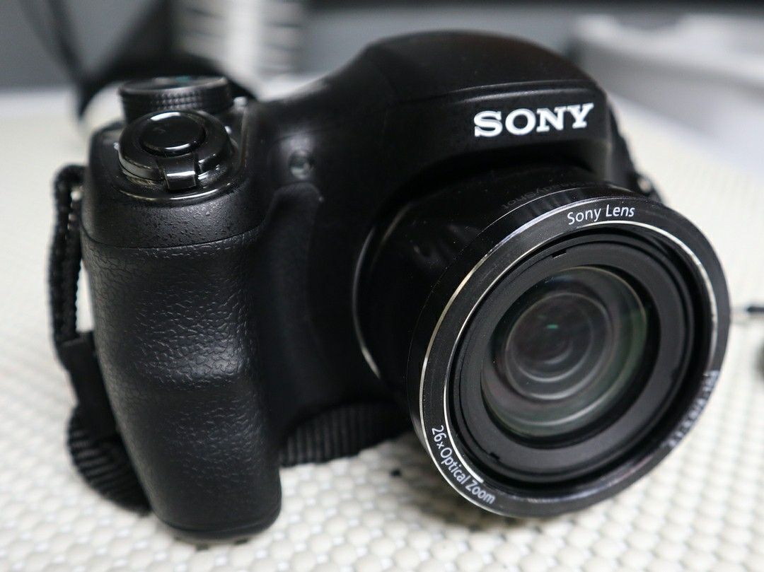 Sony DSC-H200 20MP Camera