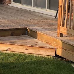 SELLING MY WHOLE EXISTING DECK WITH RAILING AND PLANKS