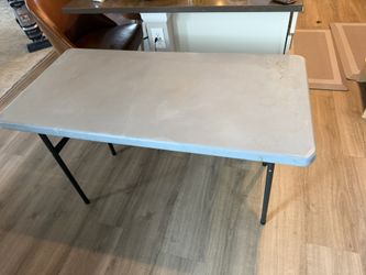 4 ft Folding Table