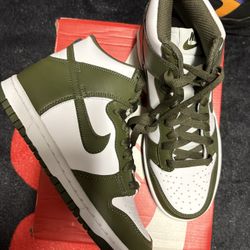 Nike Dunks Olive Green 