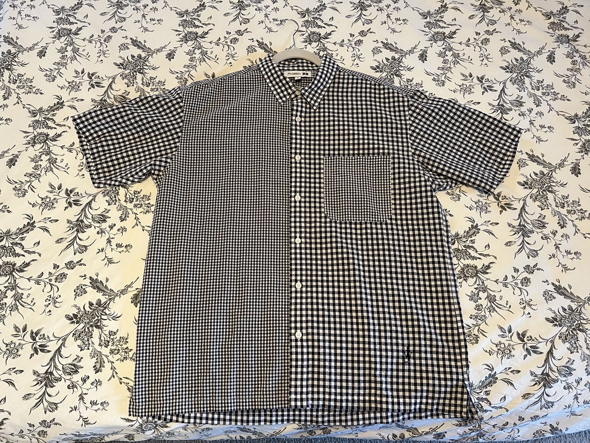 JW Anderson x Uniqlo Men’s Seersucker Shortsleeve Shirt - Size M