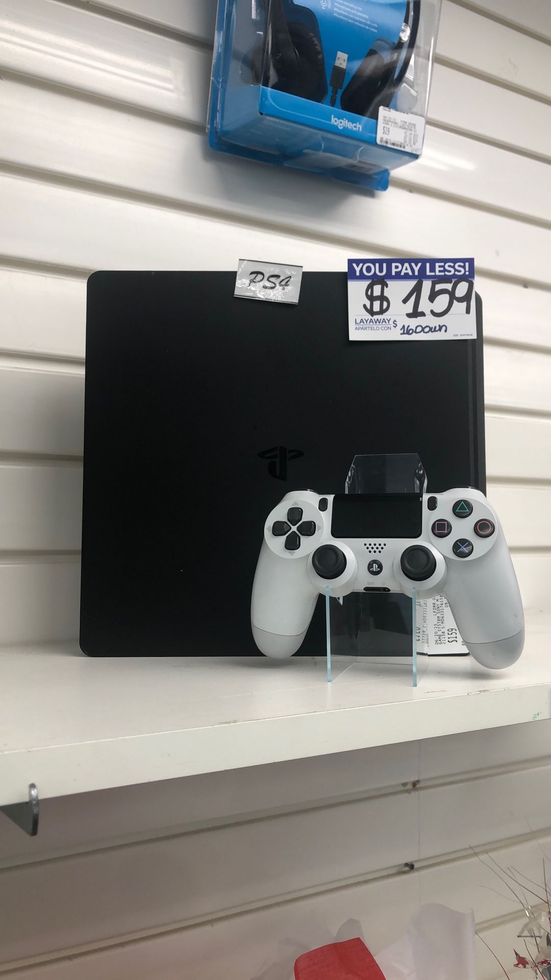 PlayStation 4 W/ Controller