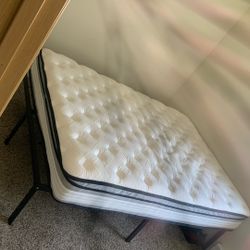 Full Mattress / Box Spring 